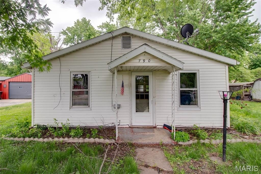 Single Family 2BR 2BA - 790 Olive Street, White Hall, IL