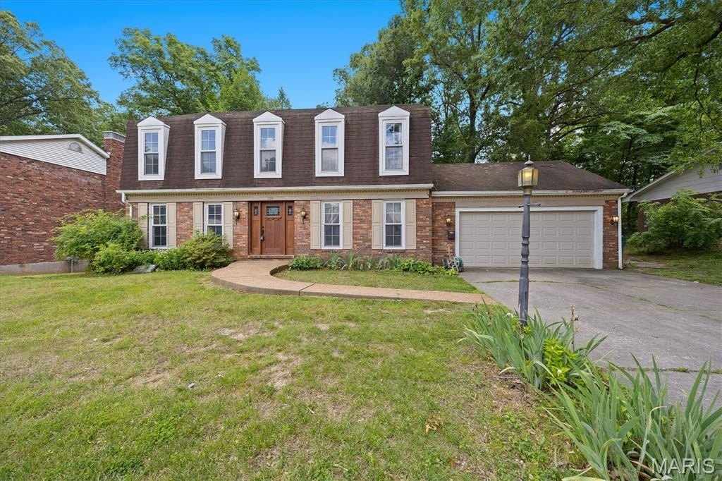 Single Family 4BR 3BA - 120 Fox Creek Road, Belleville, IL