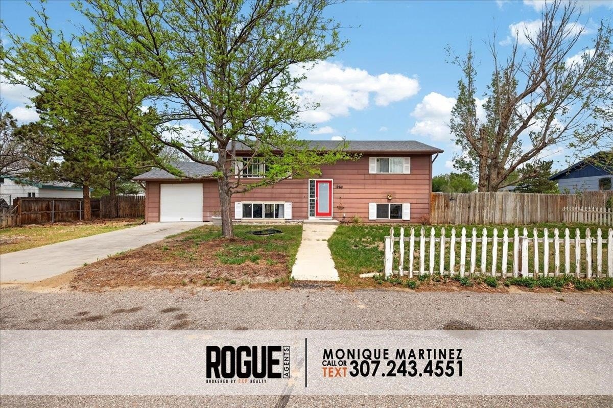 Single Family 3BR 2BA - 1960 Prairie Lane, Bar Nunn, WY