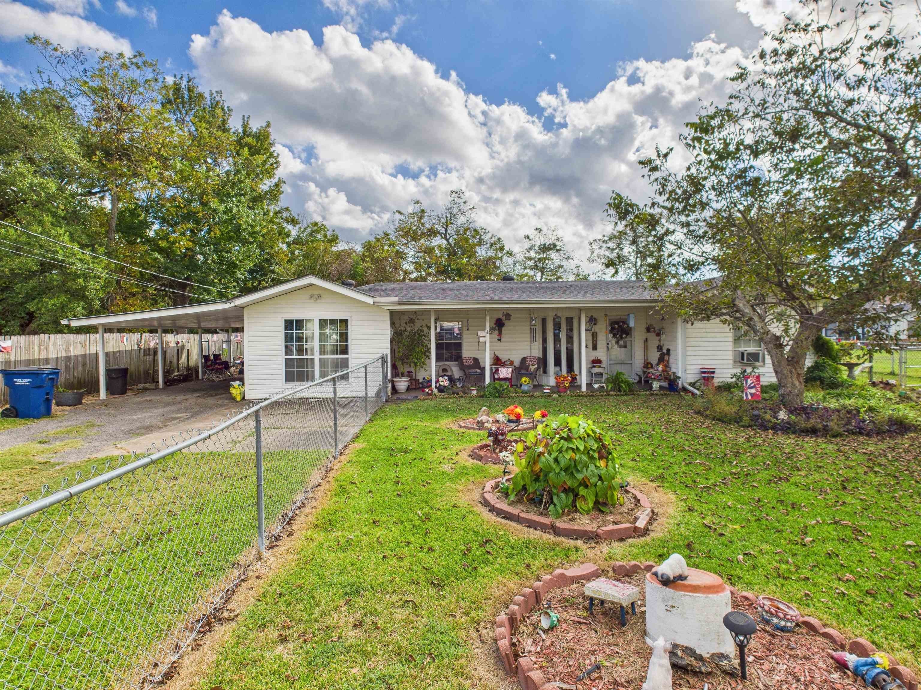 Single Family 2BR 2BA - 2809 Hogg Street, Orange, TX