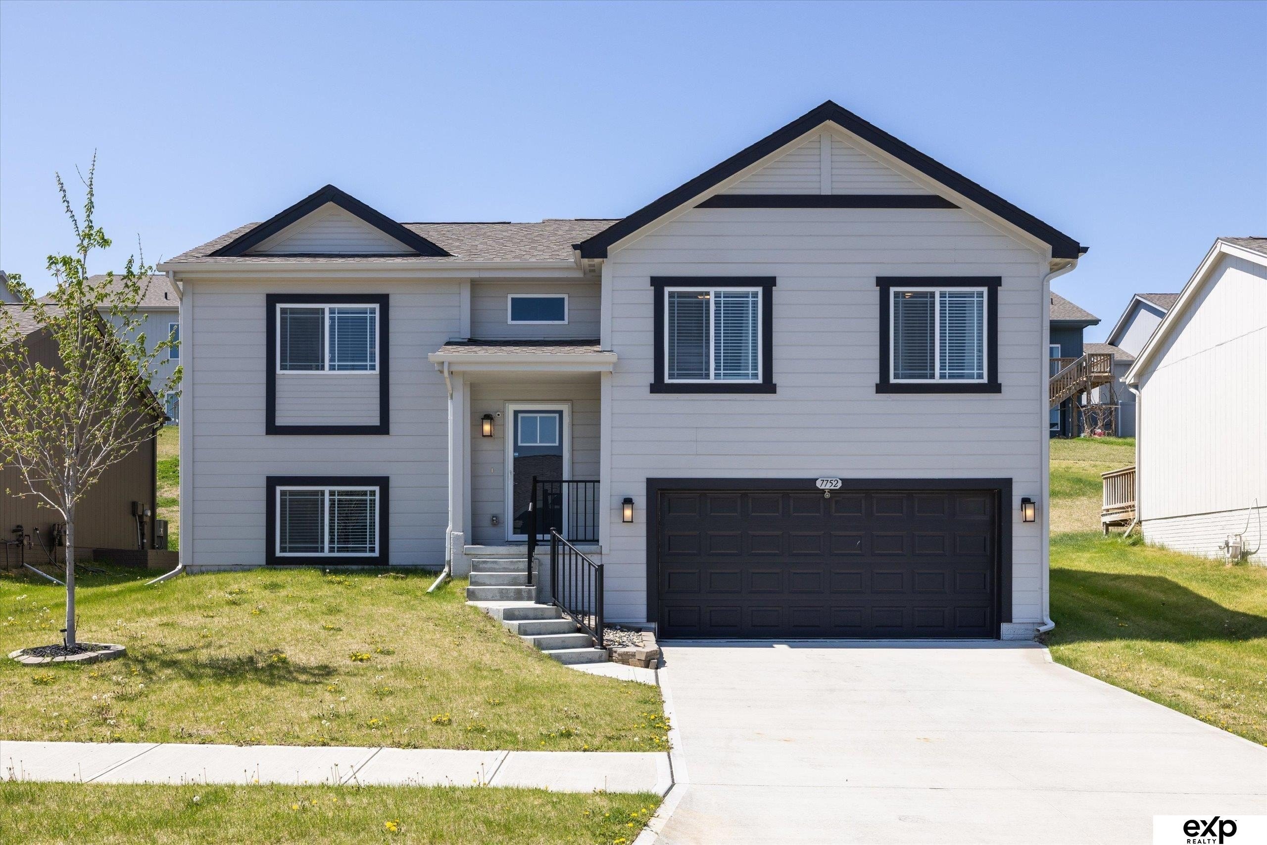 Single Family 3BR 2BA - 7752 N 108th Street, Omaha, NE