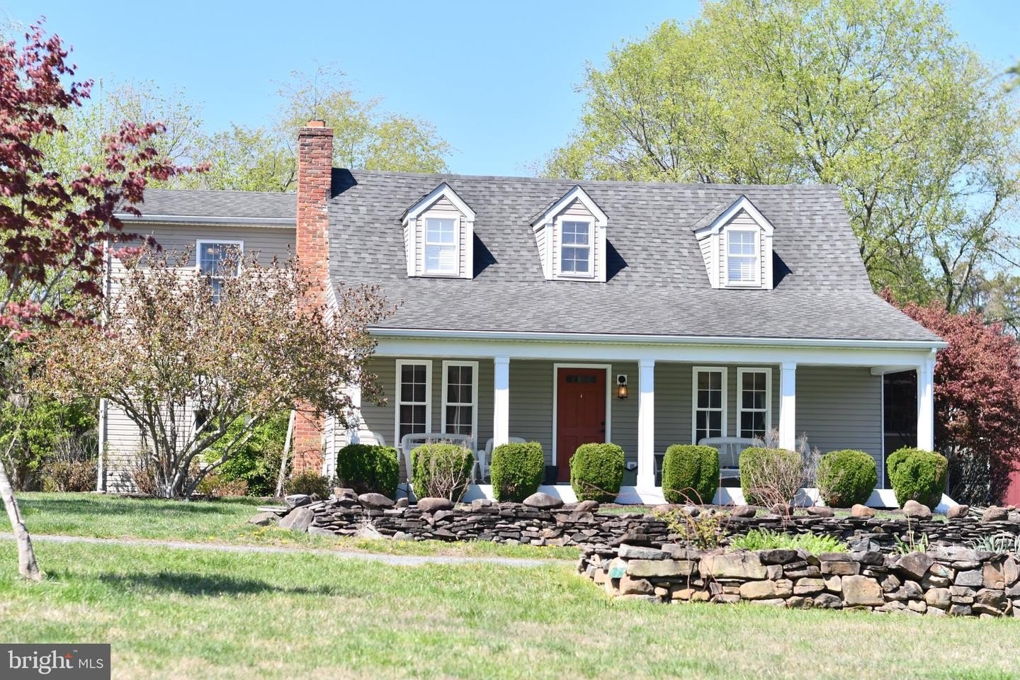 Single Family 4BR 3BA - 8446 TURNBULL RD, WARRENTON, VA