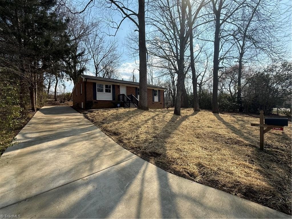 Single Family 3BR 2BA - 2010 Sharonbrook Drive, Greensboro, NC