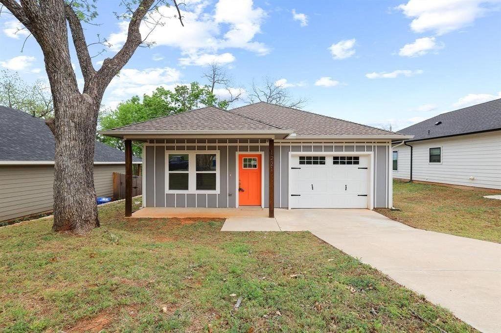 Single Family 3BR 2BA - 1221 W Johnson Street, Denison, TX