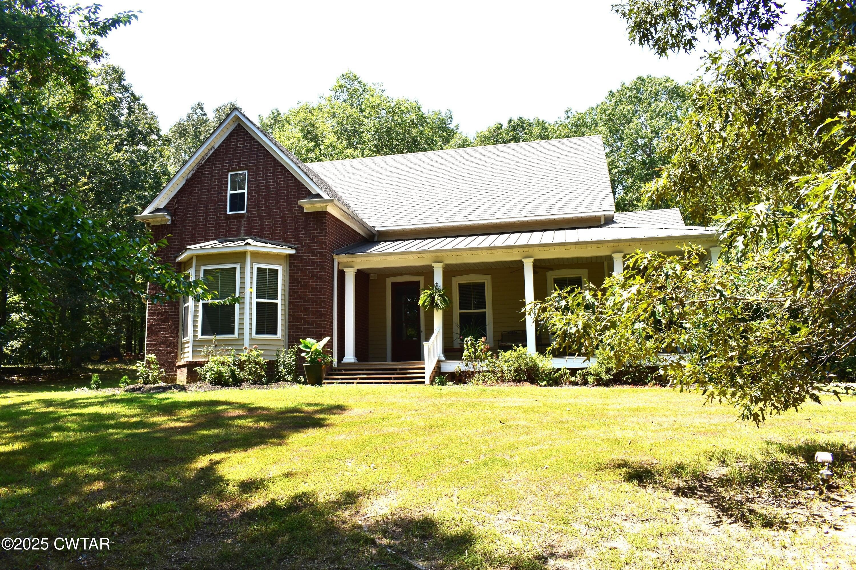 715 Roundtree Ln  