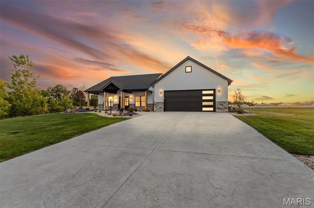 Single Family 3BR 3BA - 802 N June Street, Jerseyville, IL