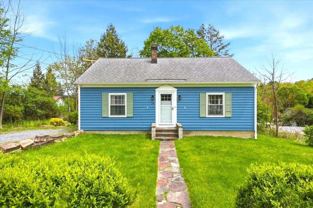 Single Family 3BR 1BA - 26 Knoll Crest Lane, Bennington, VT