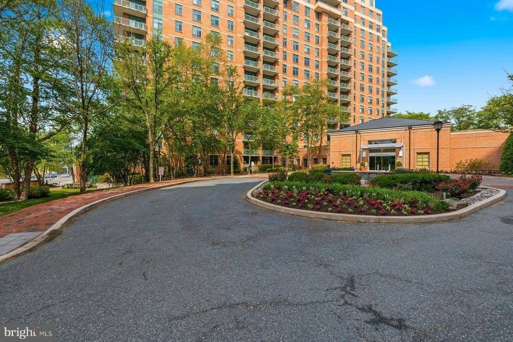 Single Family 1BR 1BA - 11700 Old Georgetown Road, North Bethesda, MD
