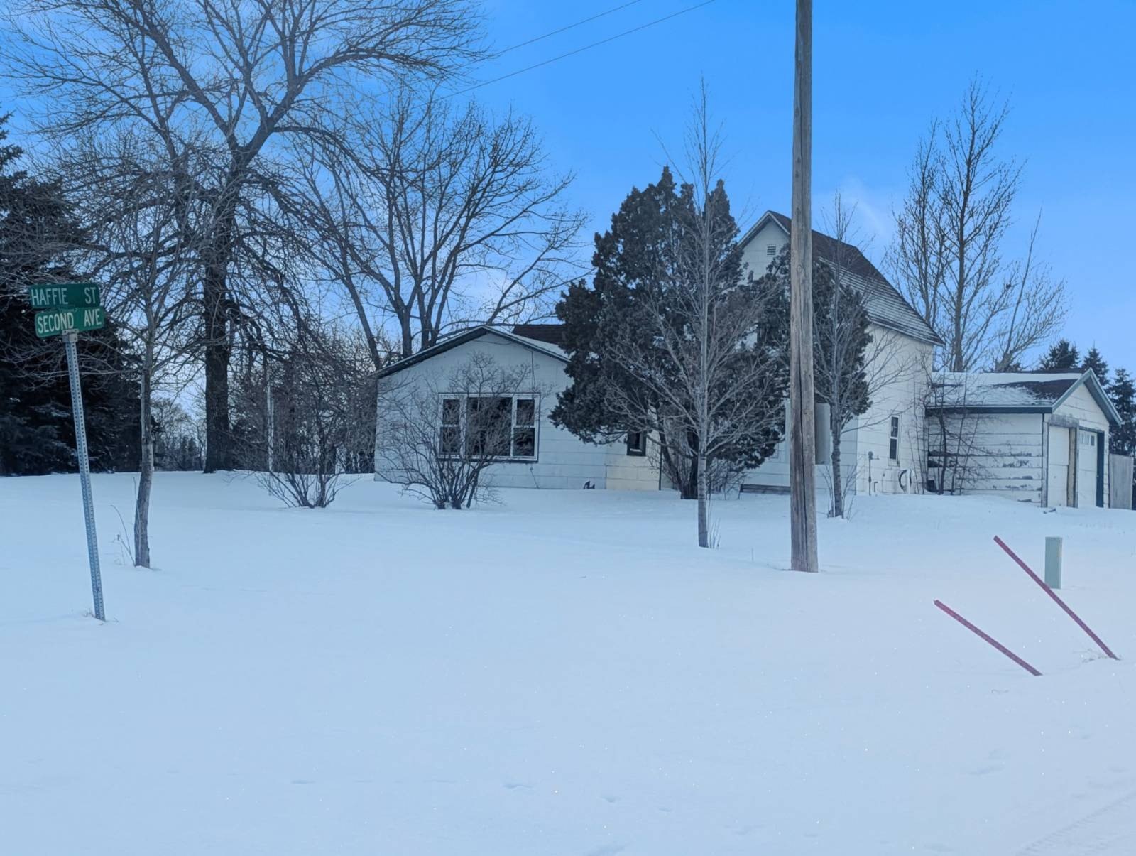 Single Family 2BR 1BA - 501 W 2nd Ave, Portal, ND