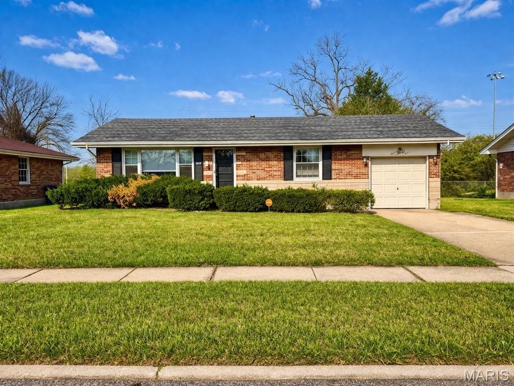 Single Family 2BR 2BA - 325 Royce Drive, St Louis, MO