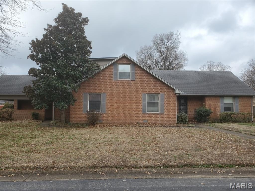 Single Family 4BR 4BA - 100 N Clayton Street, Charleston, MO