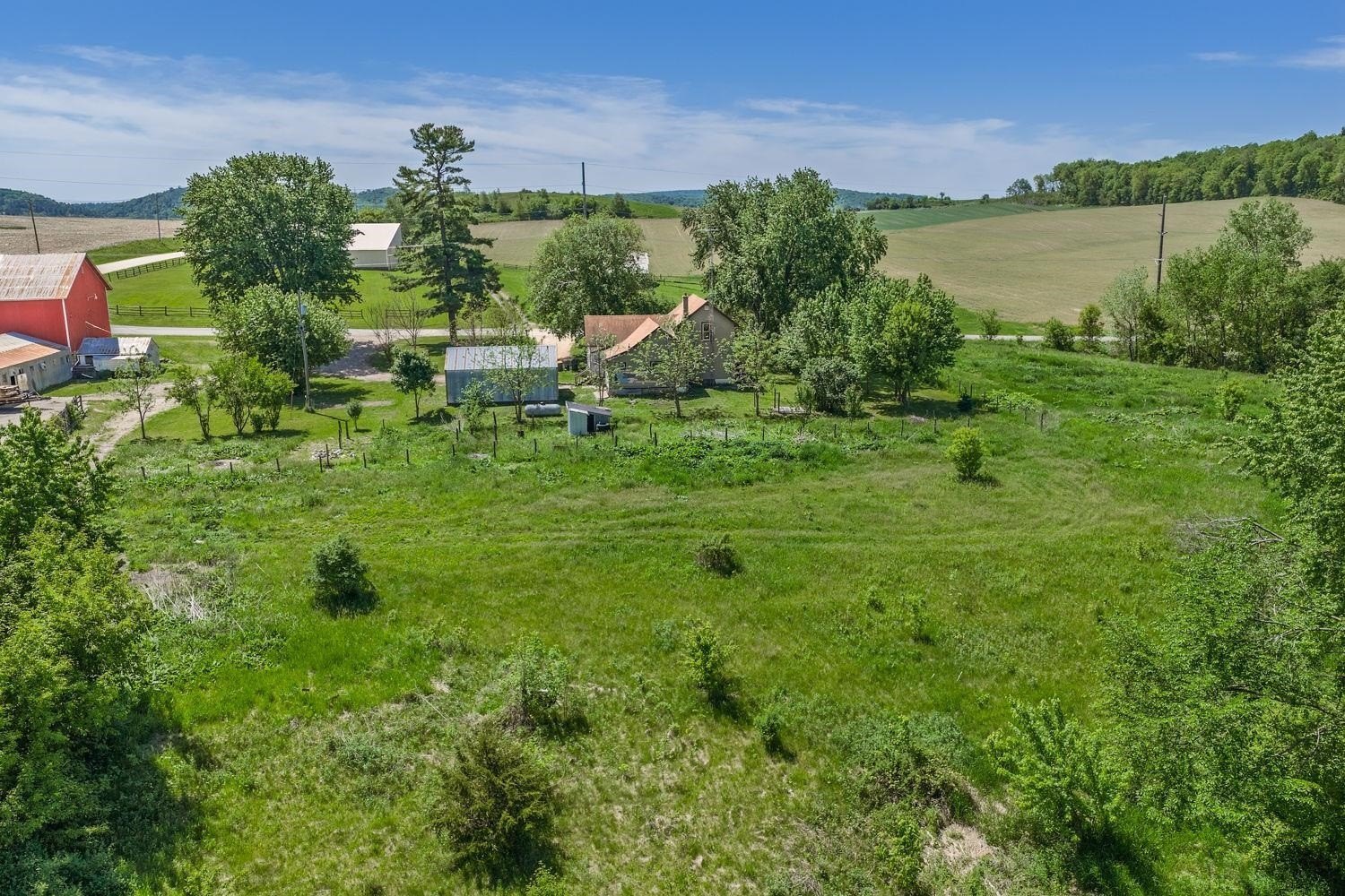 Single Family 5BR 1BA - E7084 Ski Hill Road, Reedsburg, WI