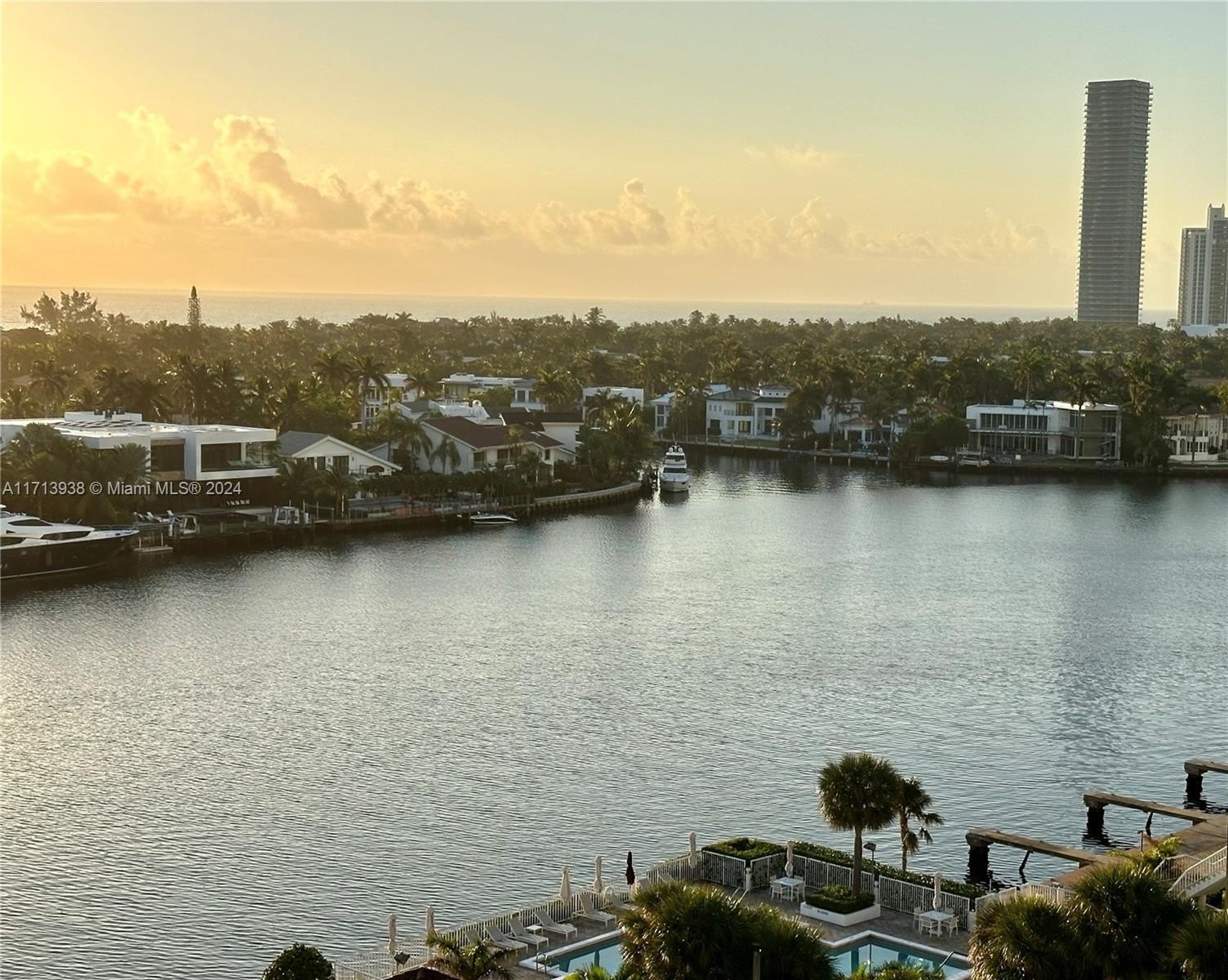 Condo 2BR 2BA - 20515 E Country Club Dr, Aventura, FL