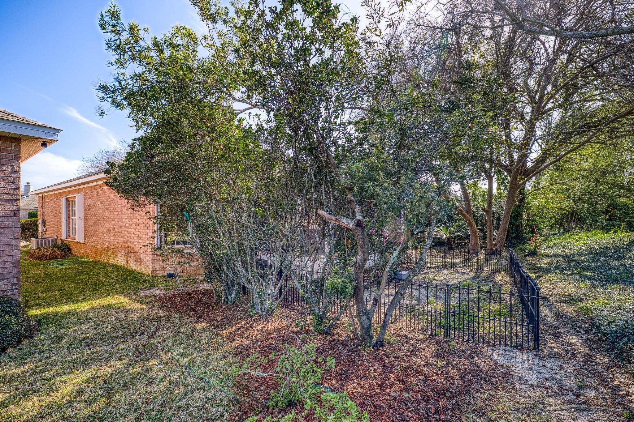 Single Family 3BR 2BA - 4172 Longwood Circle, Gulf Breeze, FL