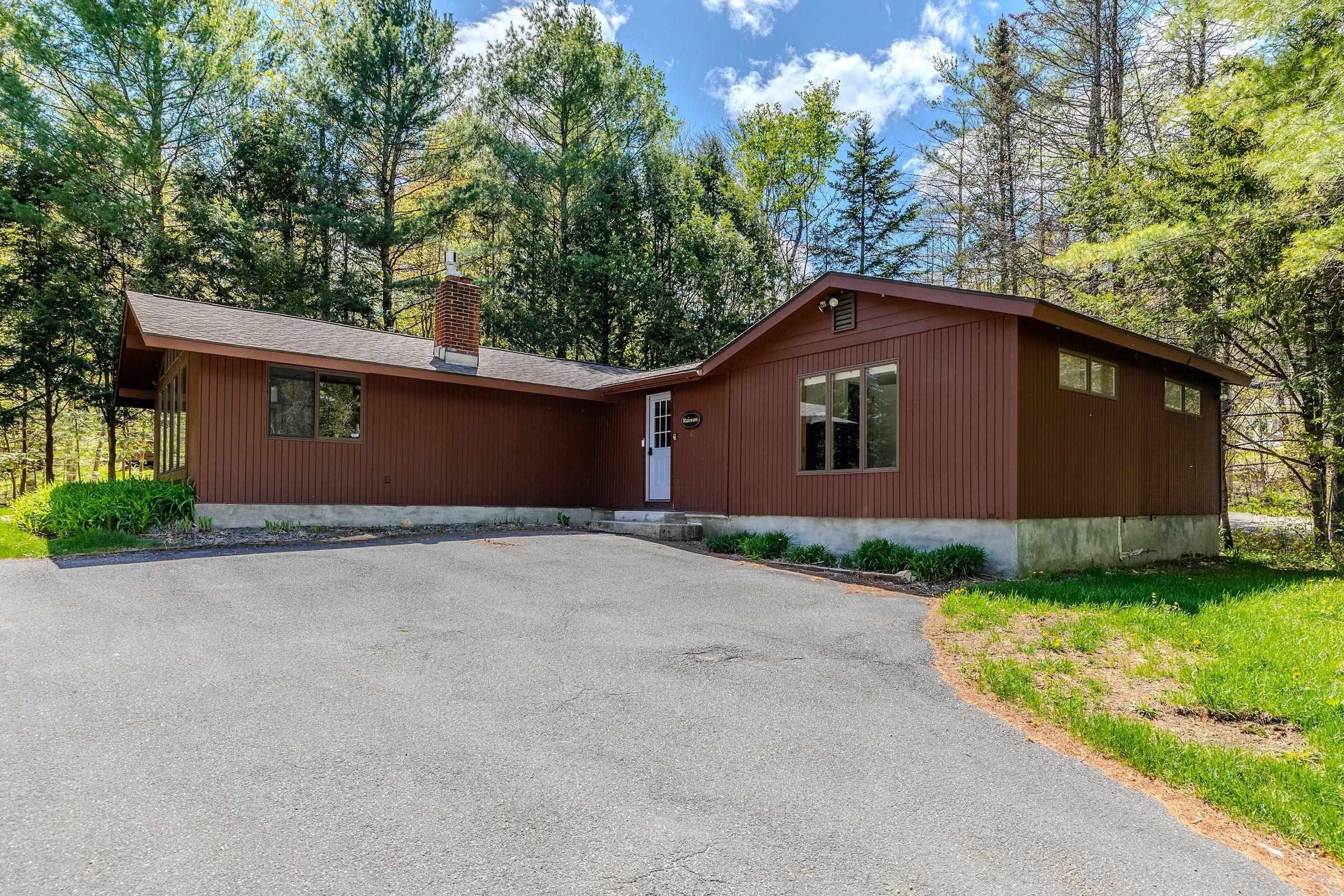 Single Family 4BR 2BA - 9 Mountain Acres Road, Jamaica, VT