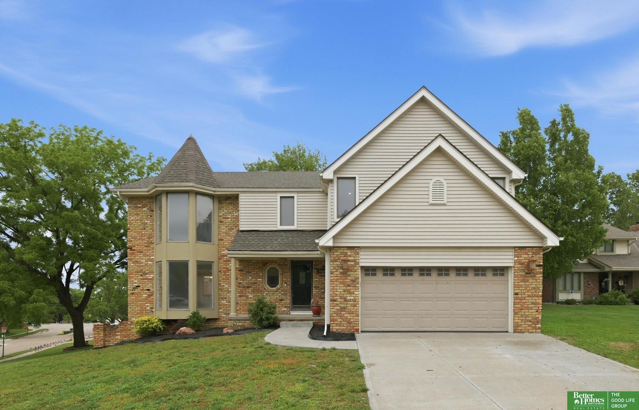 Single Family 4BR 3BA - 6420 S 106 Circle, Omaha, NE