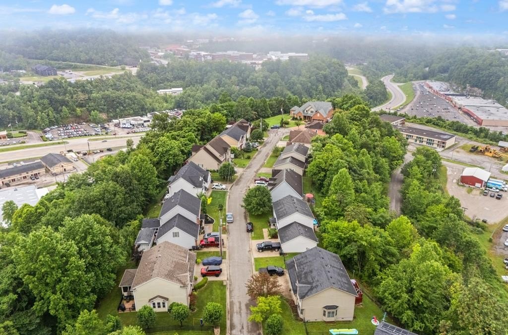 Single Family 3BR 3BA - 172 Falcon Crest Court, Hazard, KY