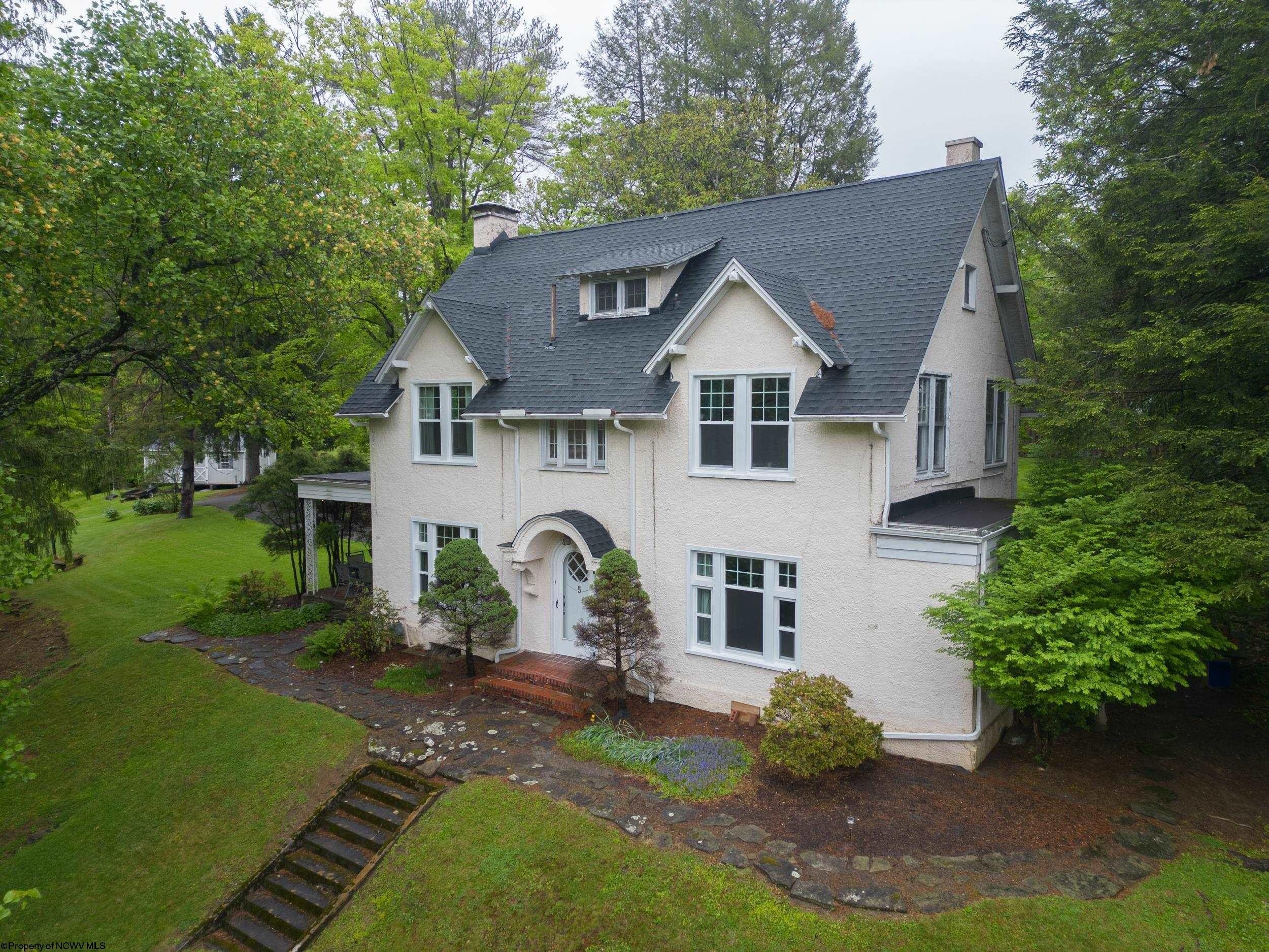 Single Family 4BR 3BA - 5 Woodside Drive, Fairmont, WV