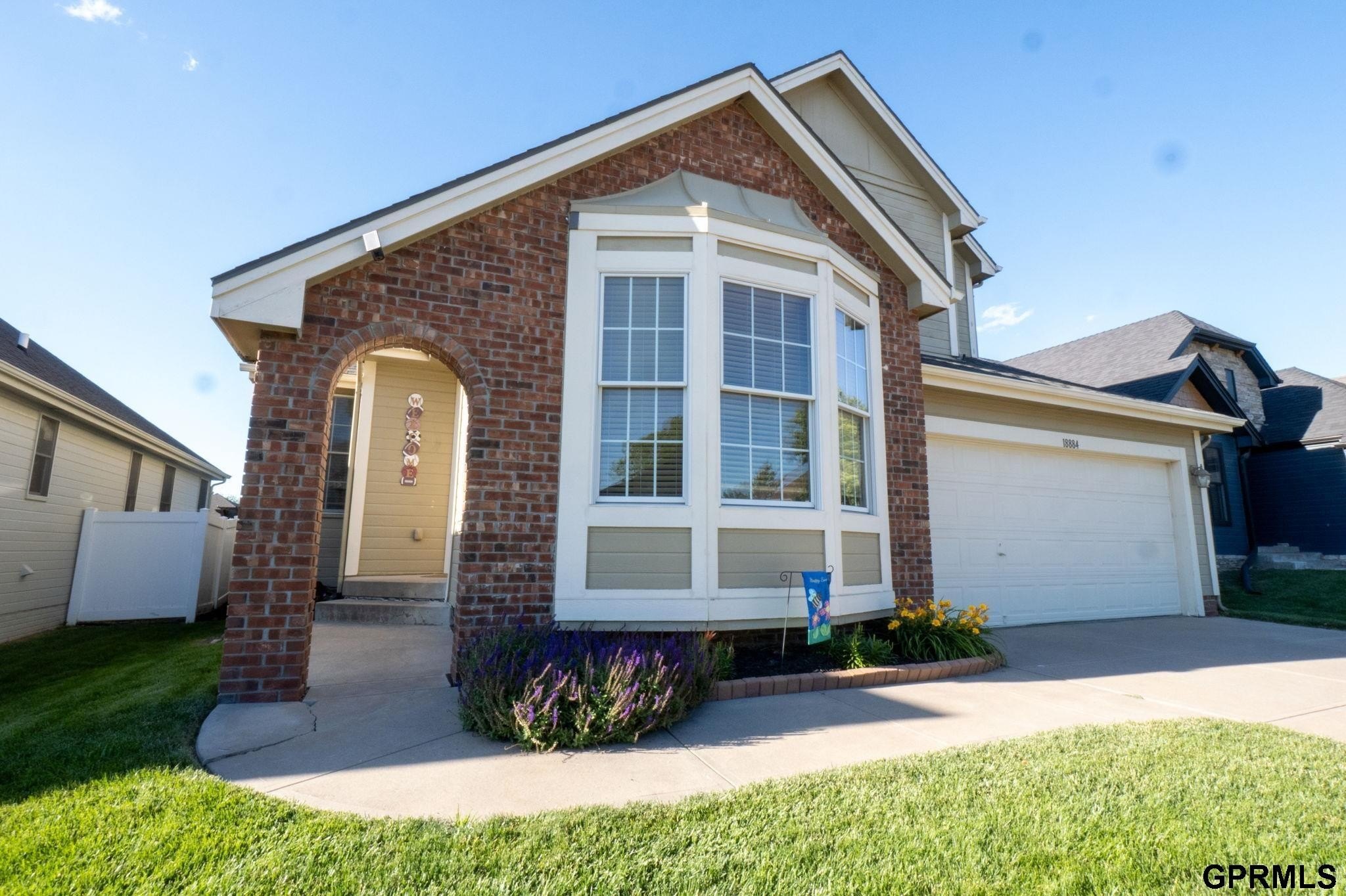 Single Family 3BR 4BA - 18884 Mason Plaza, Omaha, NE