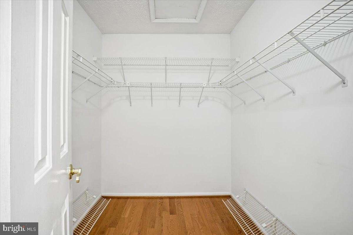 Single Family 4BR 3BA - 1877 POST OAK TRL, RESTON, VA