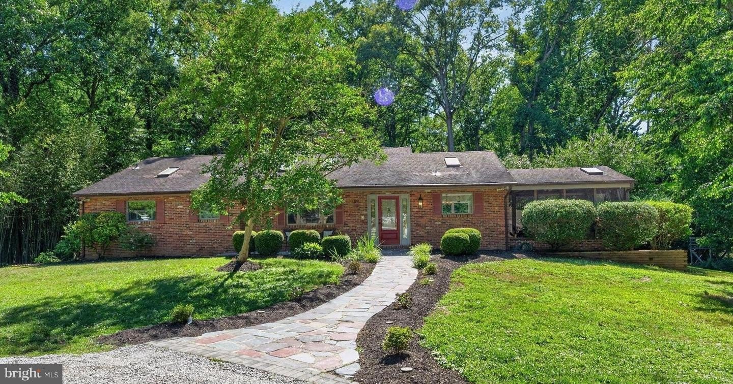 Single Family 4BR 4BA - 10800 PARK RD, LORTON, VA