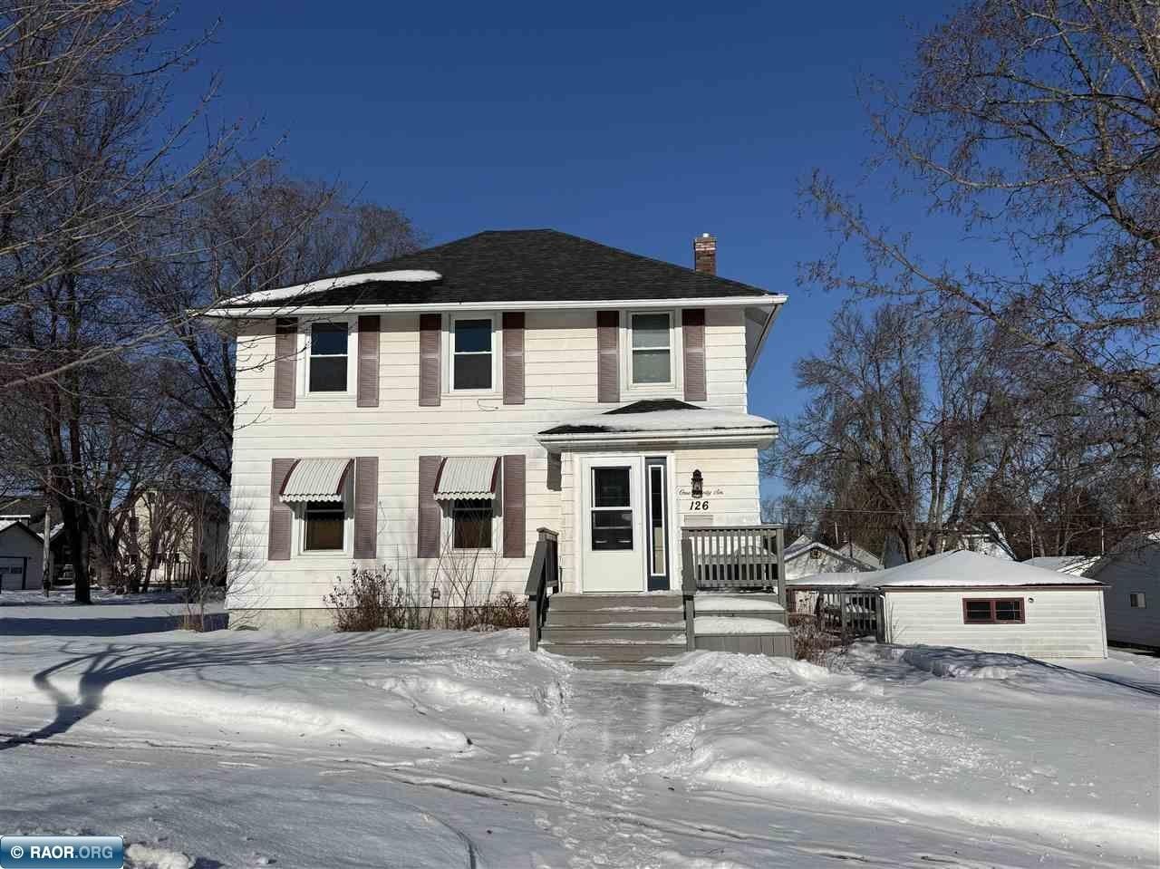 Single Family 4BR 3BA - 126 5th Street, Chisholm, MN