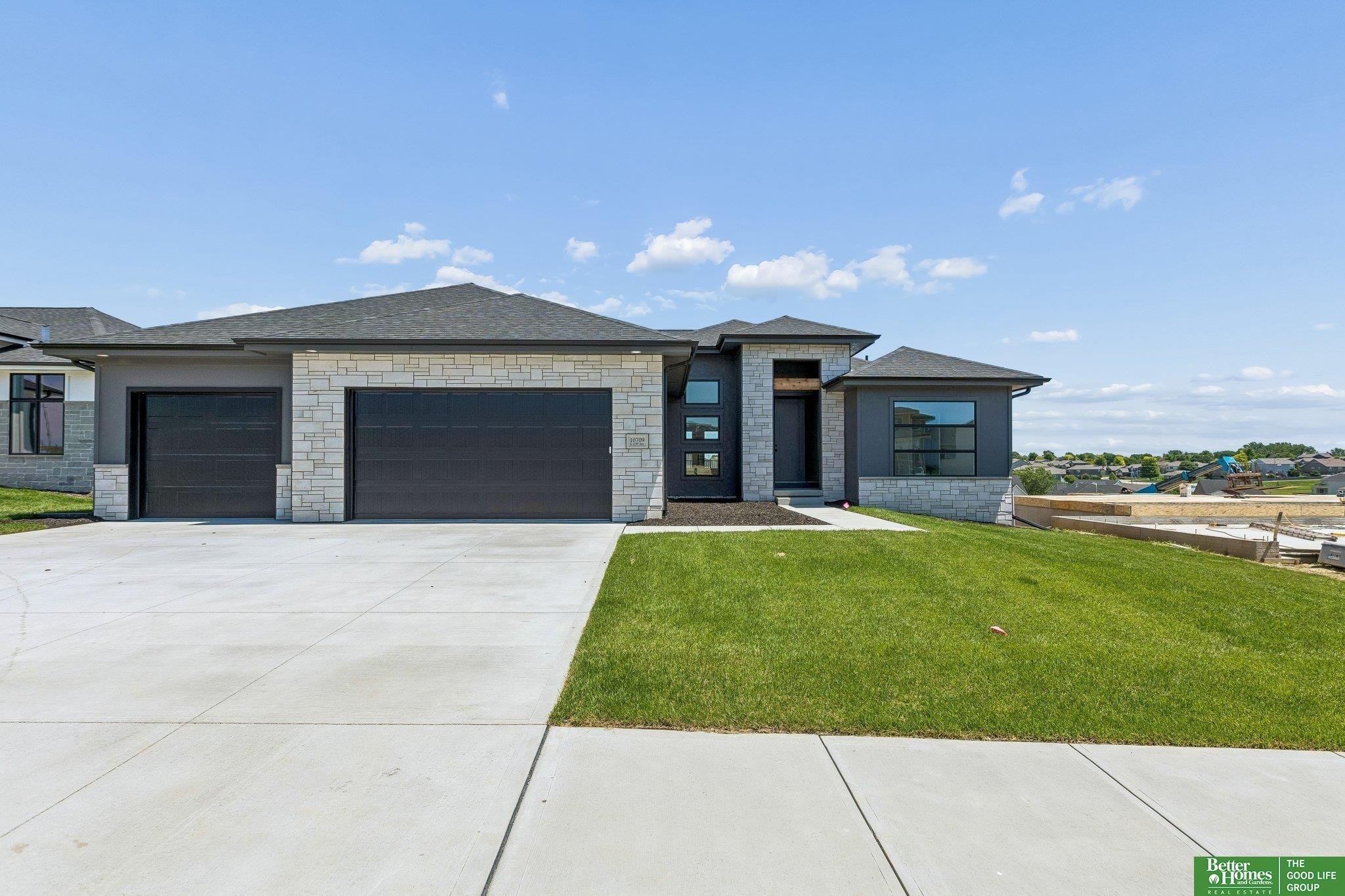 Single Family 5BR 3BA - 10709 S 219th Avenue, Gretna, NE