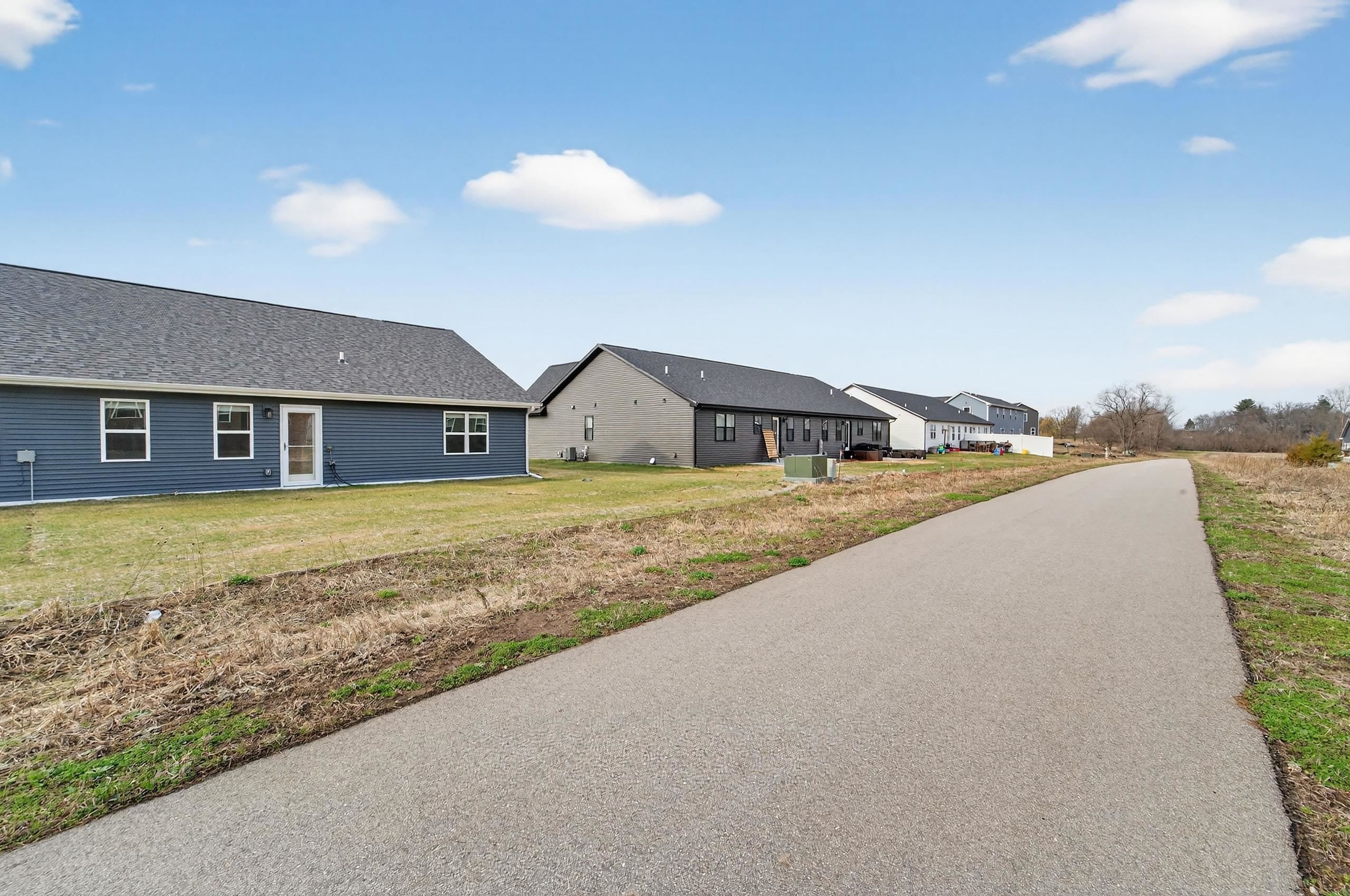 Single Family 3BR 2BA - 340 Lilac Lane, Stoughton, WI