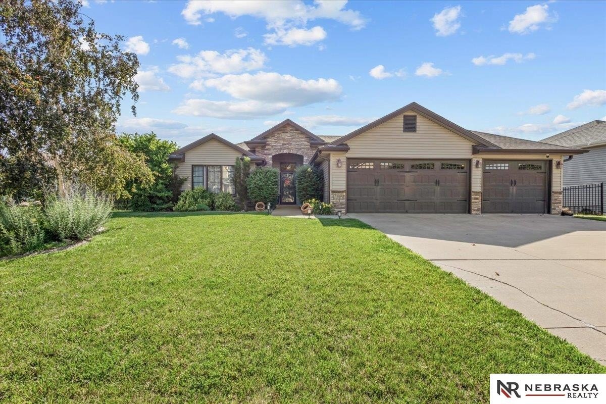 Single Family 5BR 3BA - 7530 Sonatta Court, Lincoln, NE