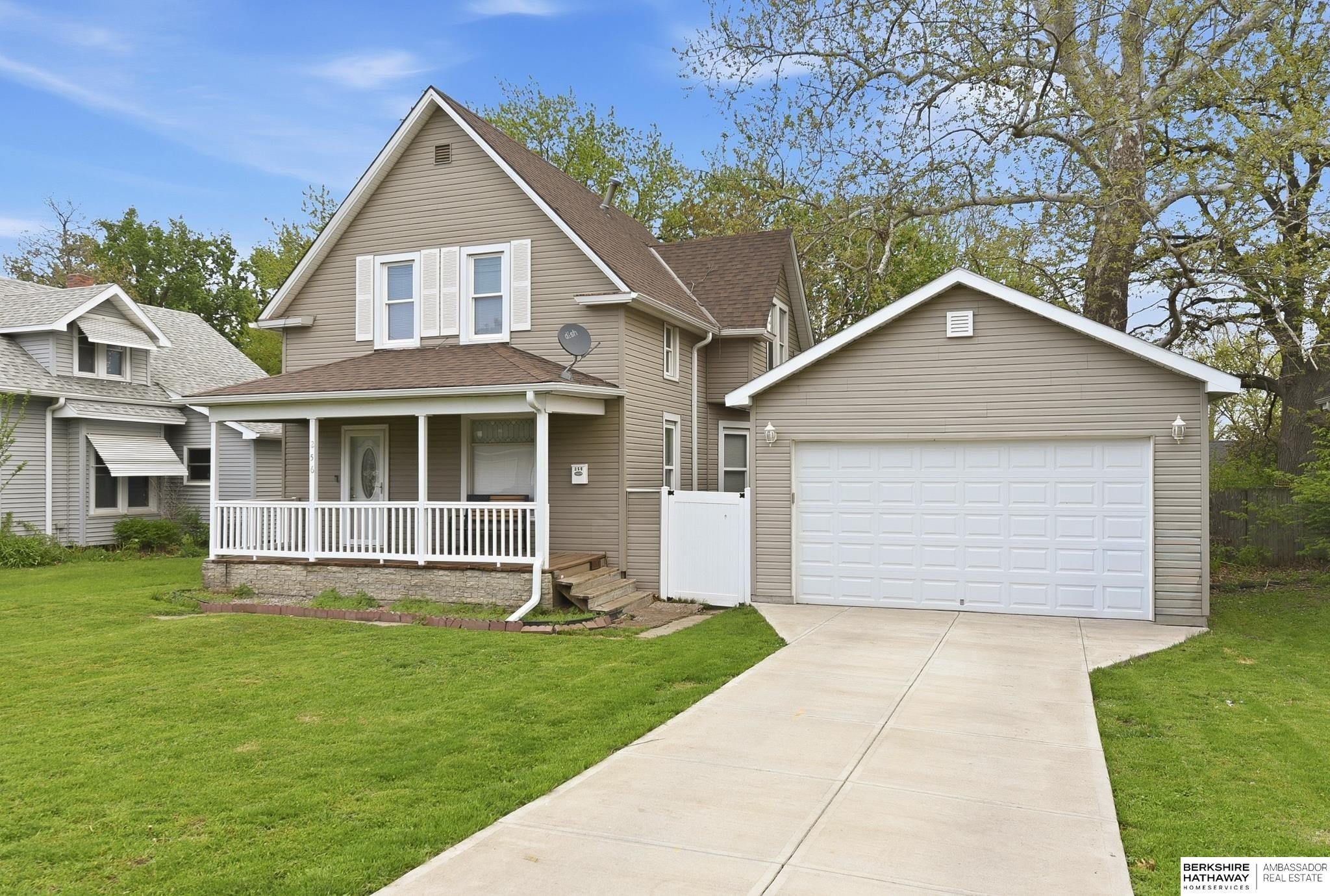 Single Family 3BR 2BA - 256 N 23rd Street, Blair, NE