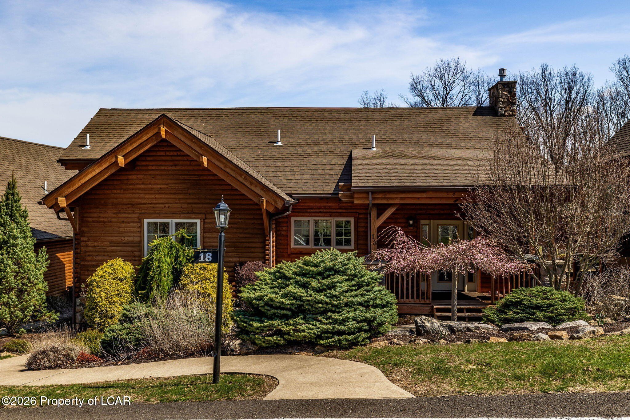 Single Family 5BR 4BA - 18 Sugarloaf Lane, Hazleton, PA