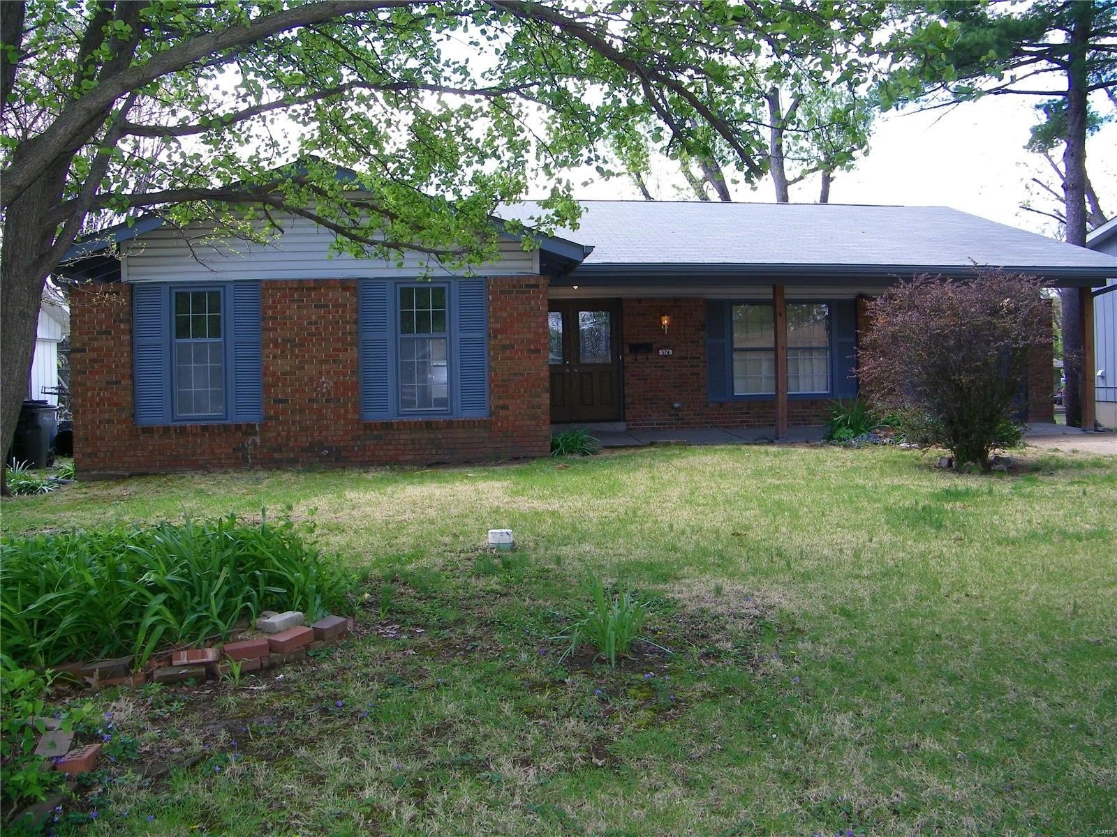 Single Family 4BR 3BA - 574 Coach Light Lane, Hazelwood, MO