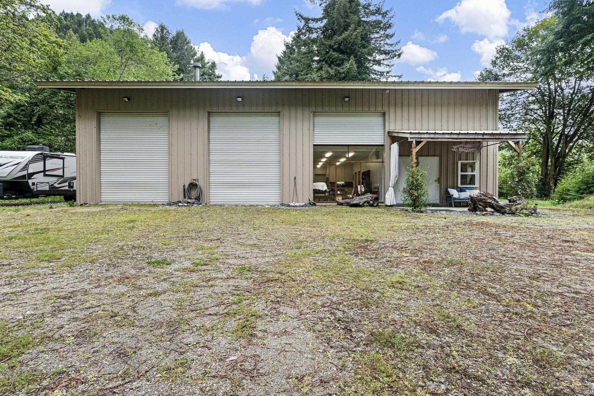 Single Family 4BR 2BA - 100 Terwer Riffle, Klamath, CA
