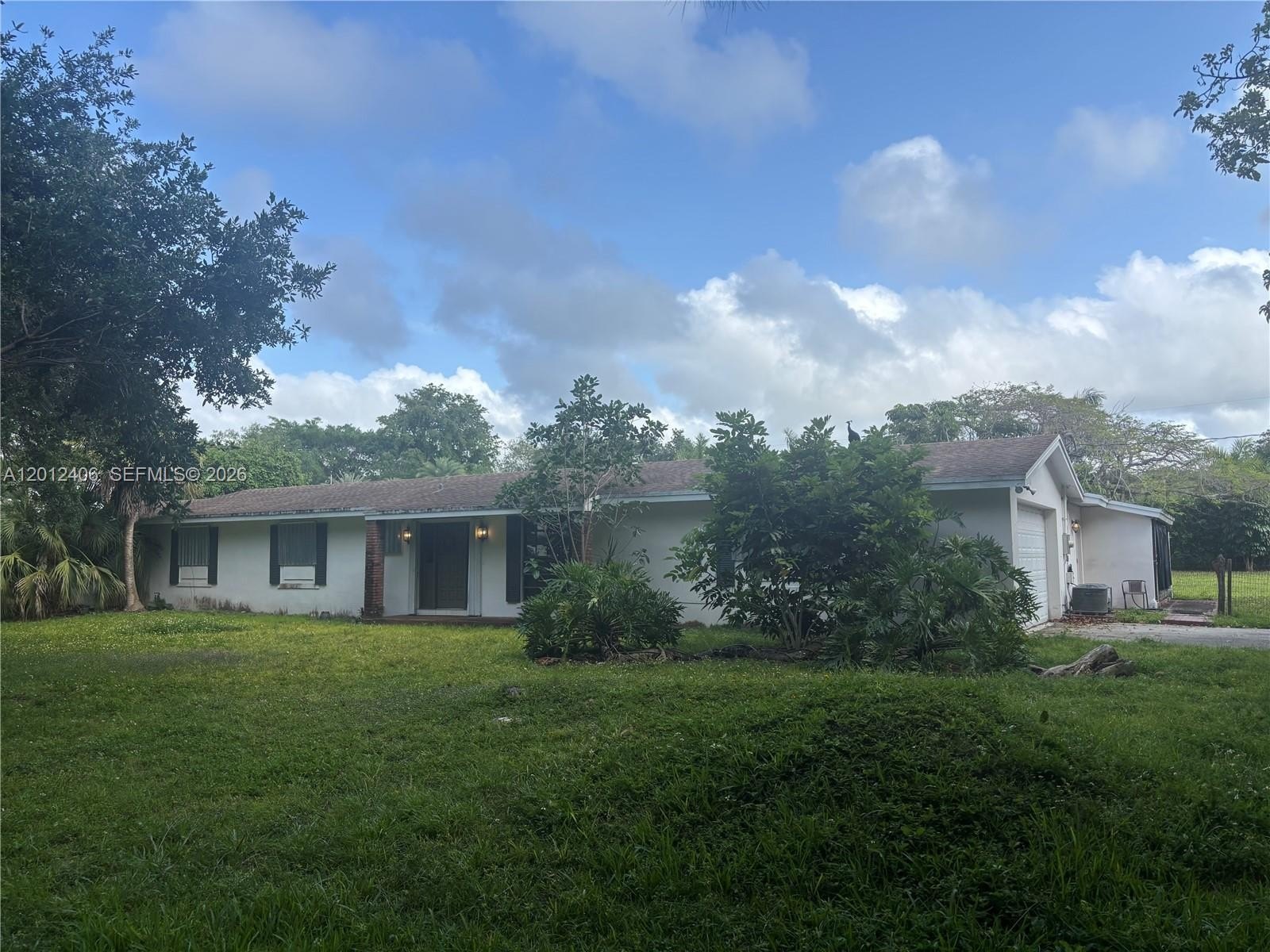 Single Family 4BR 3BA - 9290 SW 104th St, Miami, FL