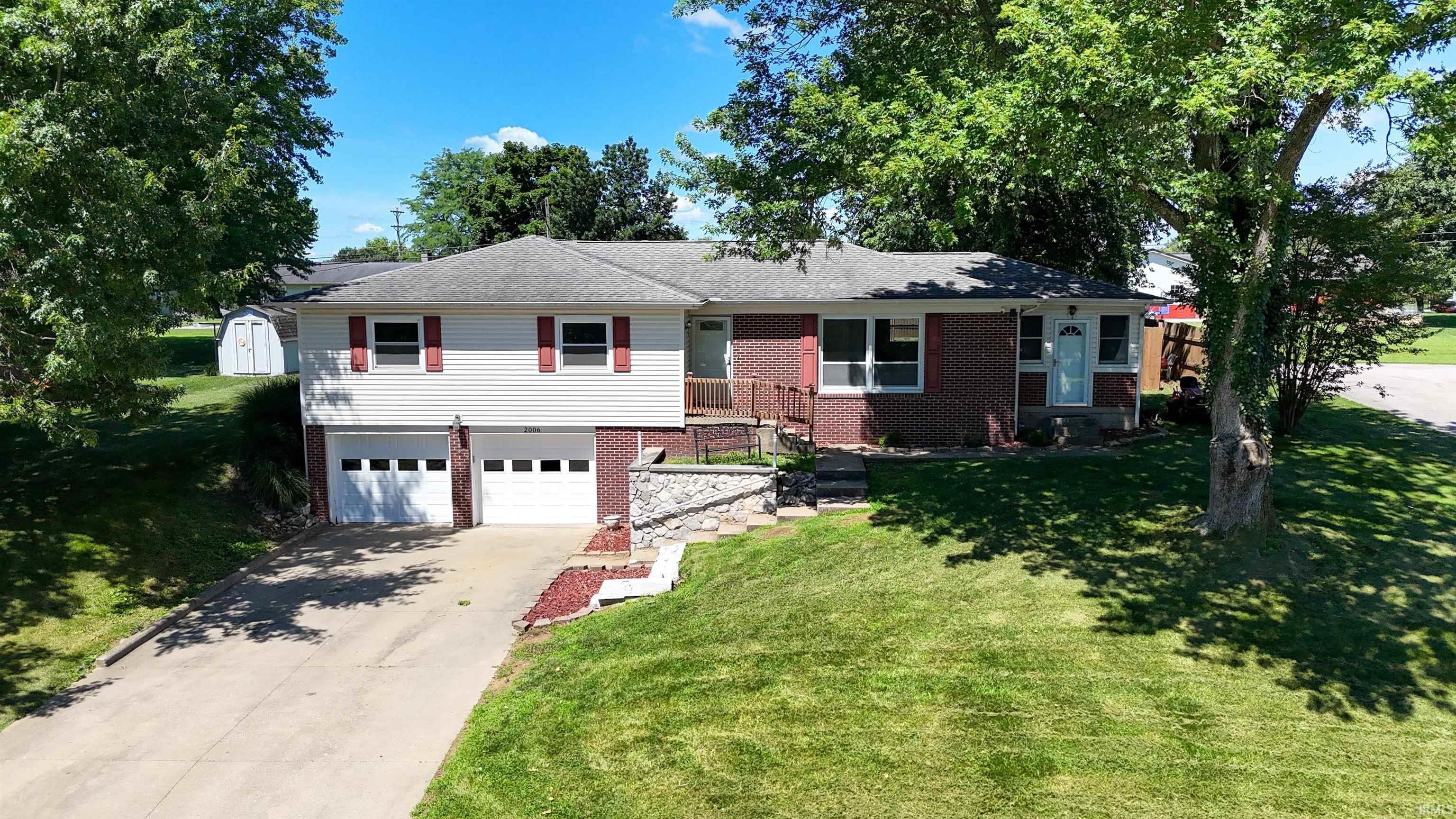 Single Family 3BR 2BA - 2006 N Leland Drive, Huntingburg, IN