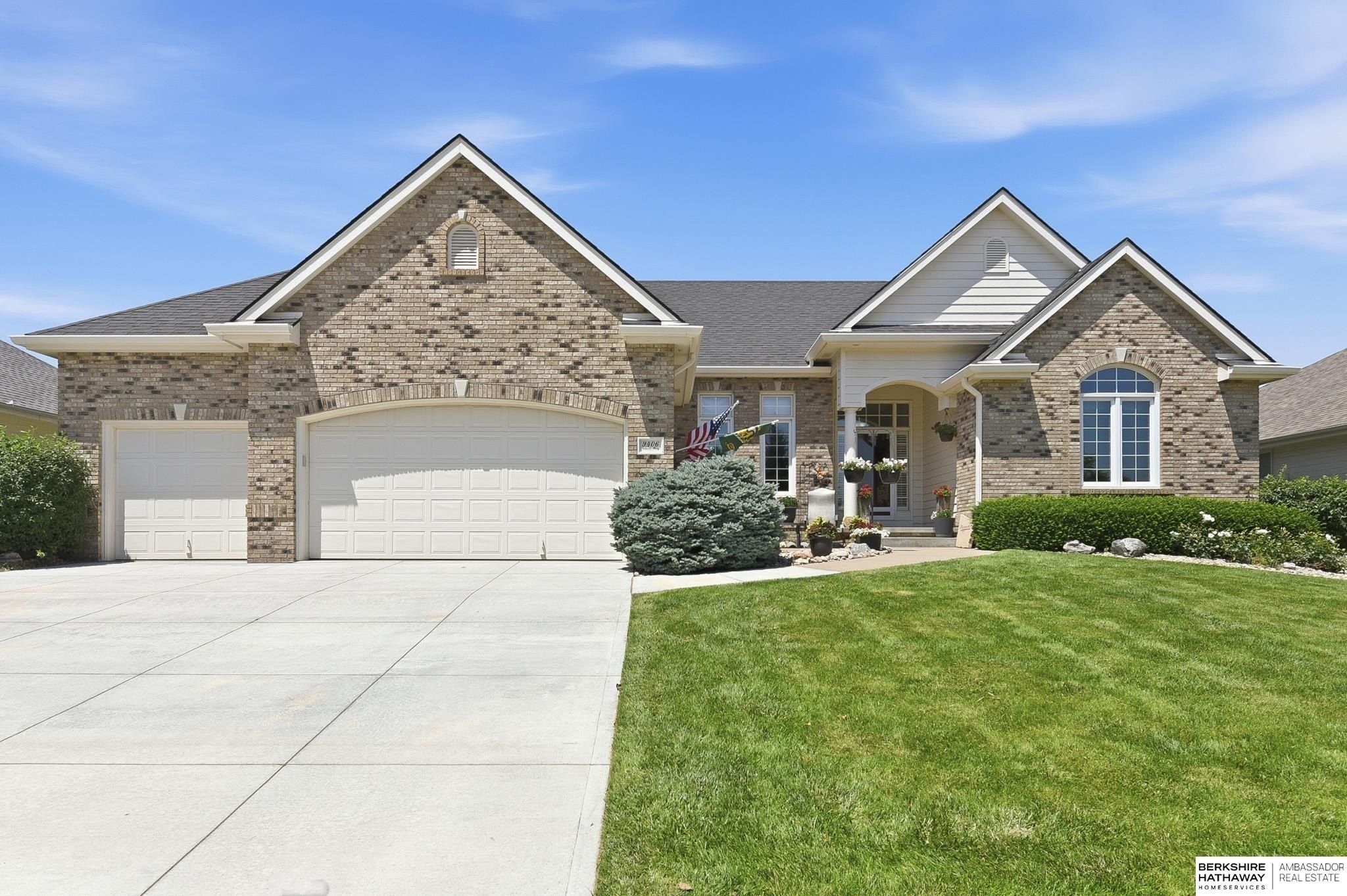 Single Family 4BR 3BA - 9406 Granville Parkway, La Vista, NE