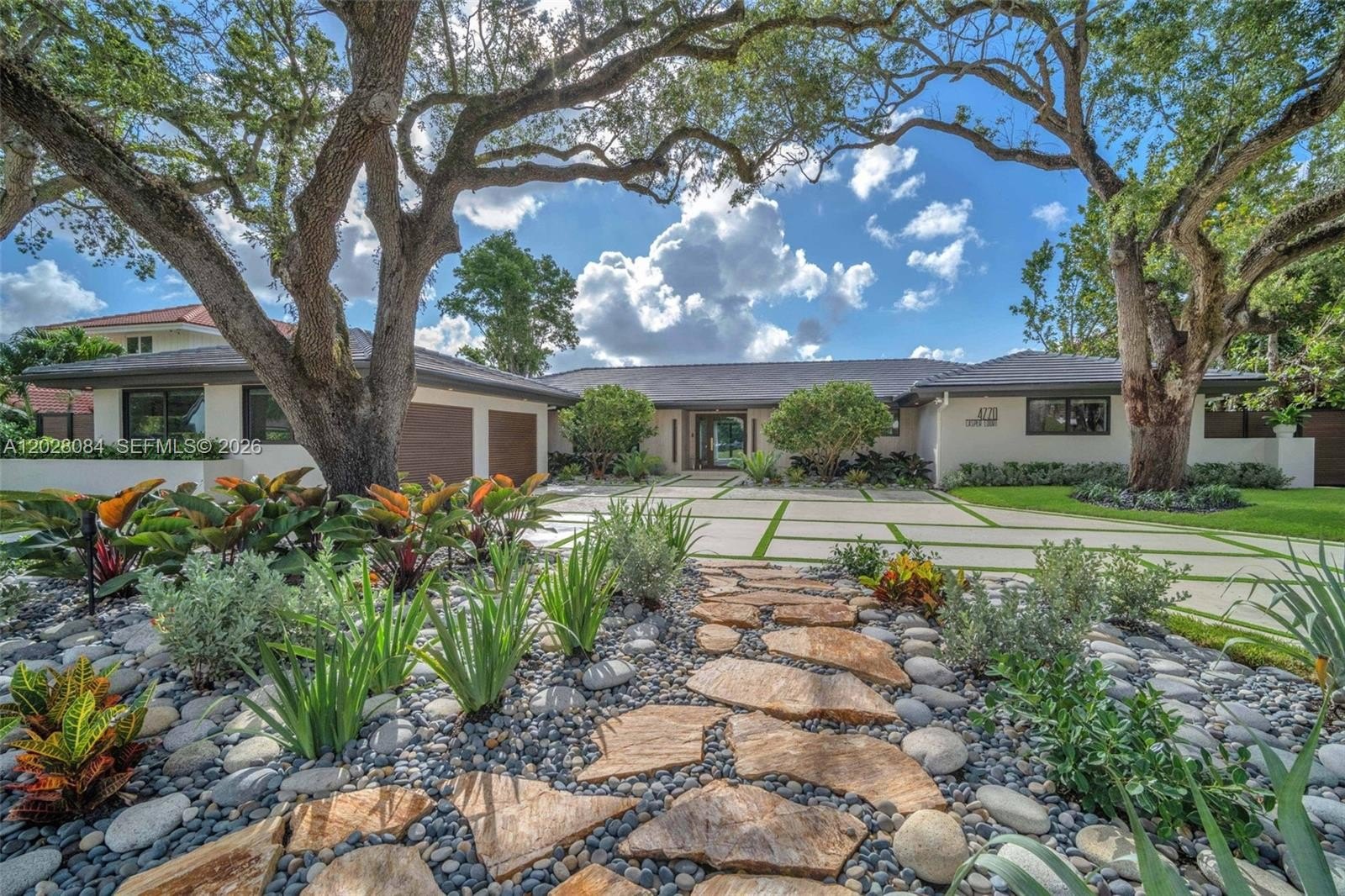 Single Family 6BR 5BA - 4220 Casper Ct, Hollywood, FL