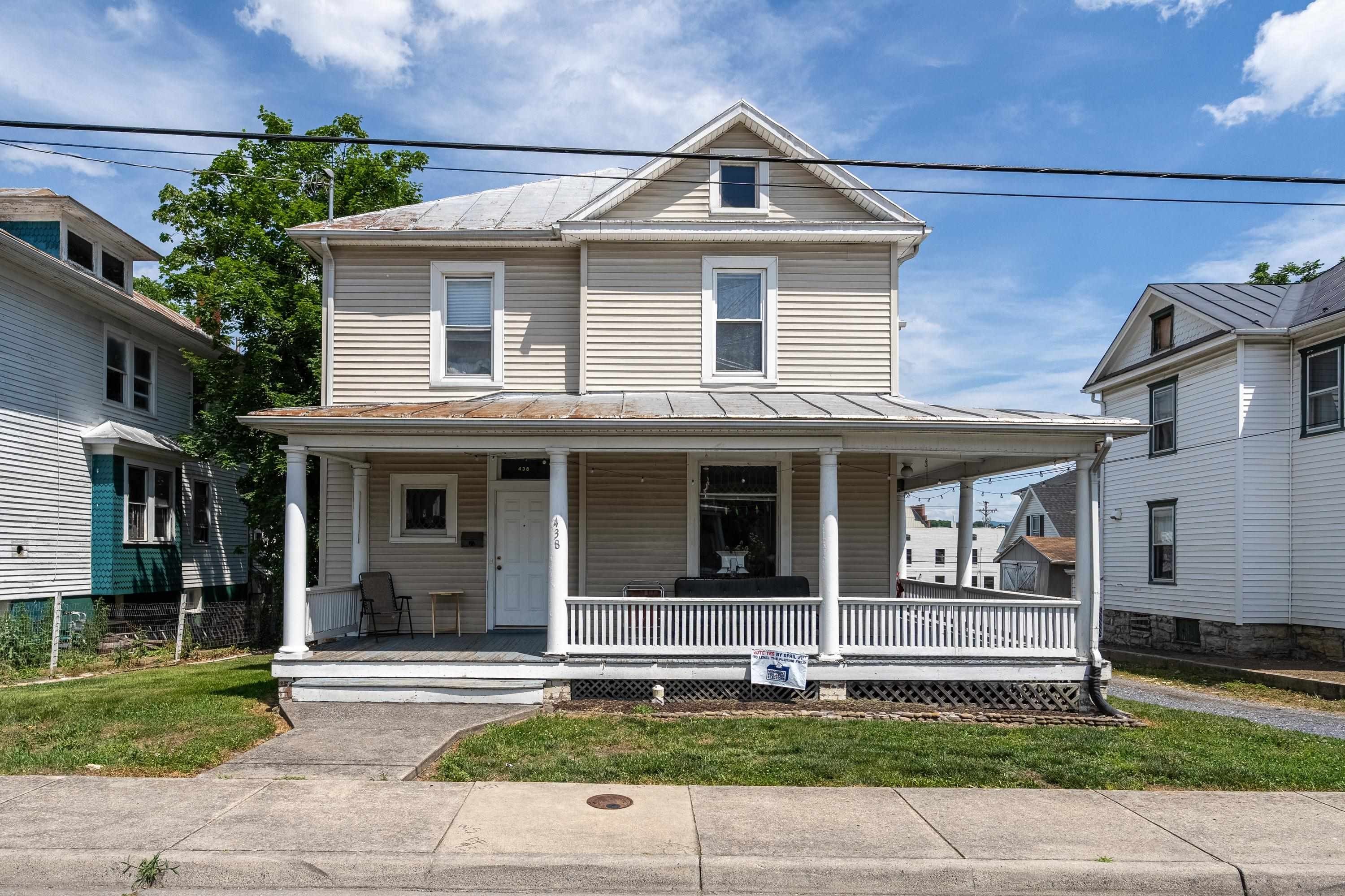 Single Family 4BR 2BA - 438 COLLICELLO ST, HARRISONBURG, VA