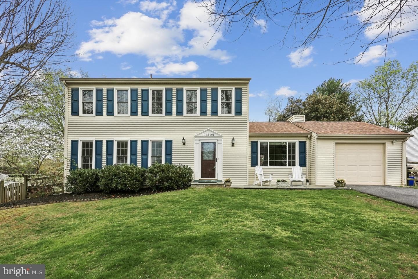 Single Family 4BR 3BA - 11204 TRIPPON CT, NORTH POTOMAC, MD