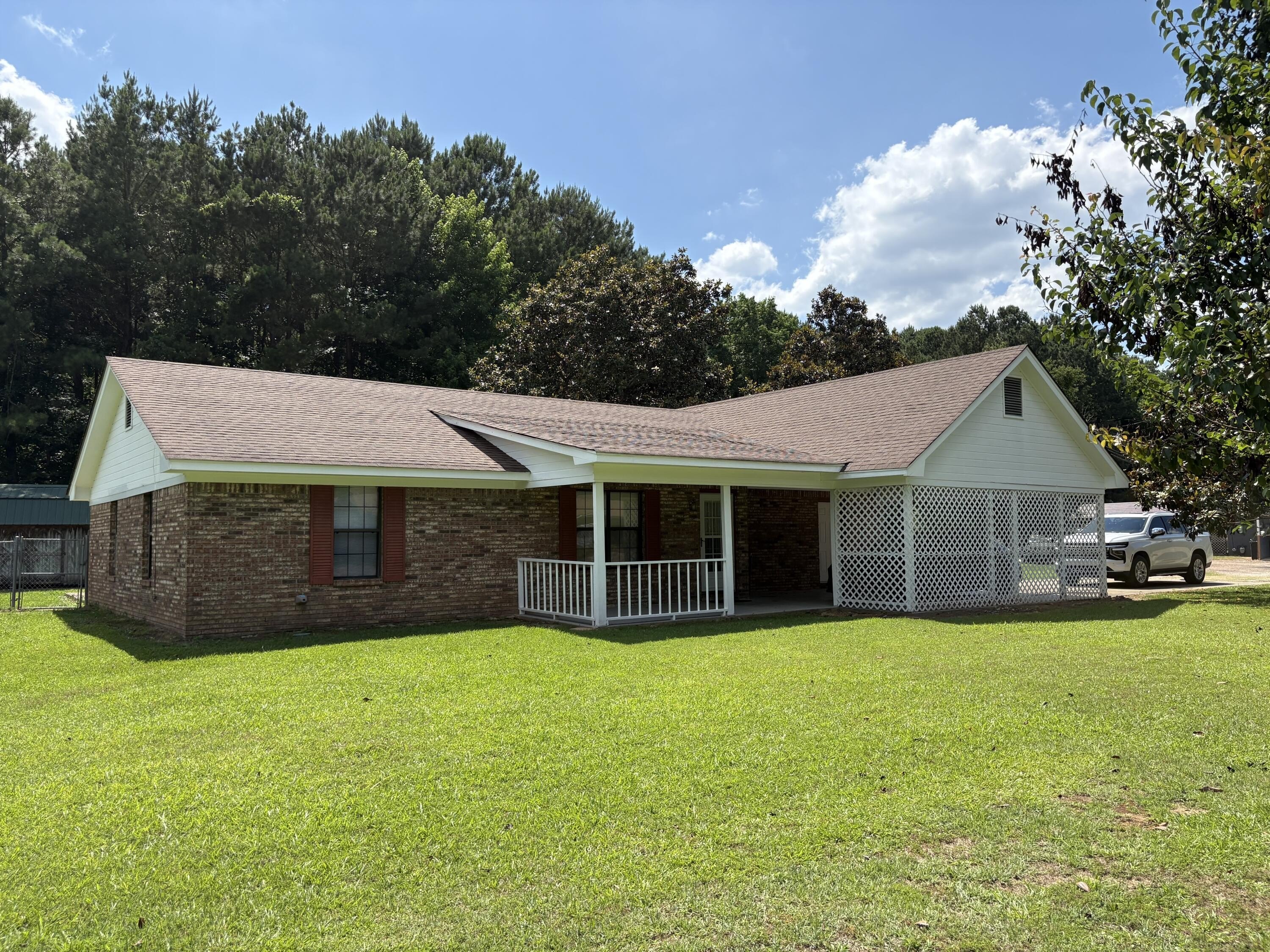Single Family 3BR 2BA - 2892 Jess Lyons Road, Columbus, MS