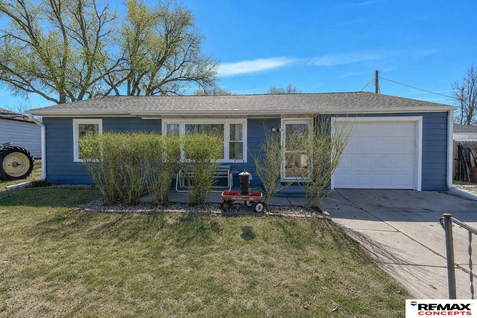 Single Family 2BR 2BA - 1309 Grant Street, Beatrice, NE