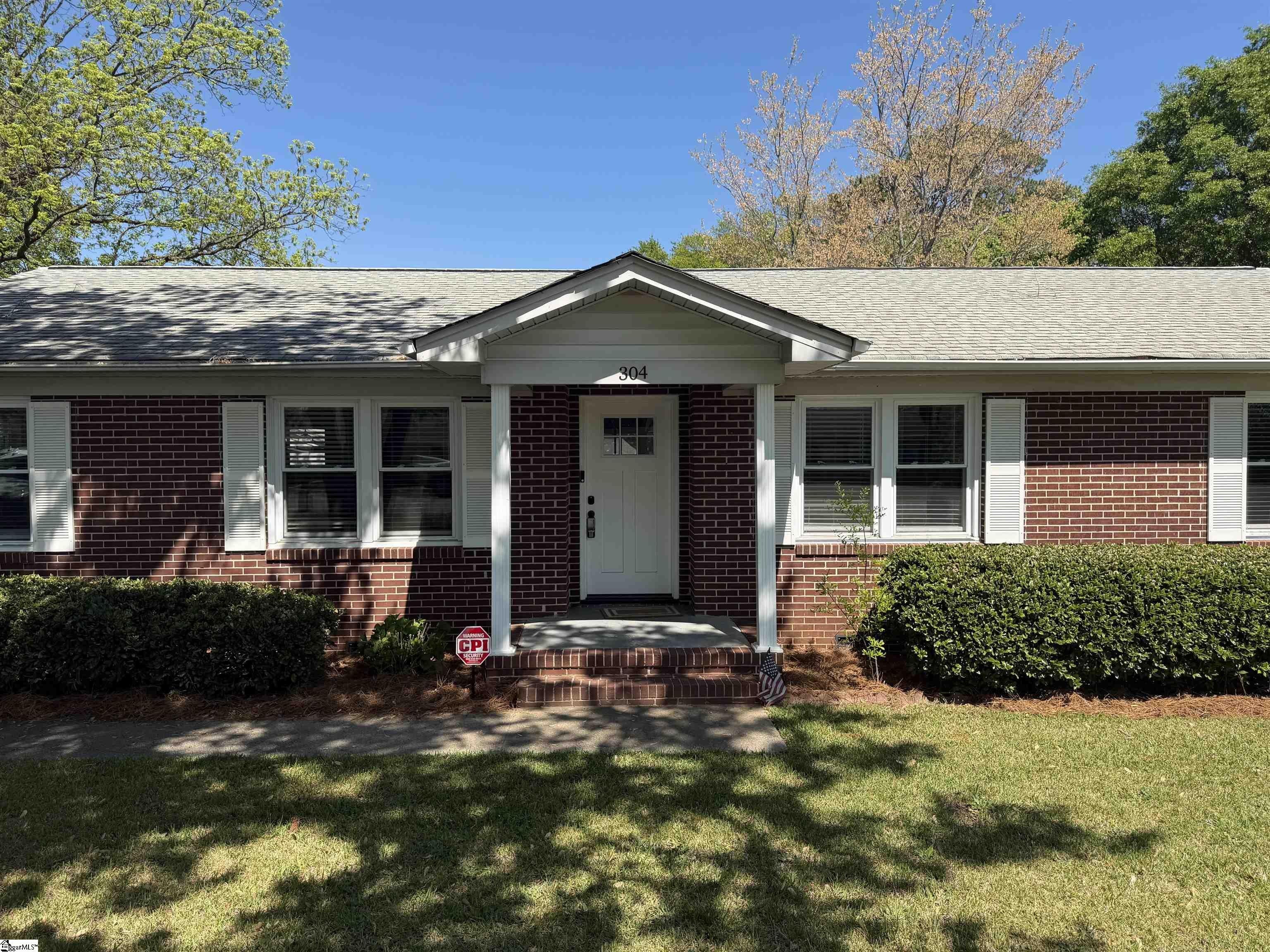 Single Family 3BR 2BA - 304 Pine Knoll Drive, Greenville, SC