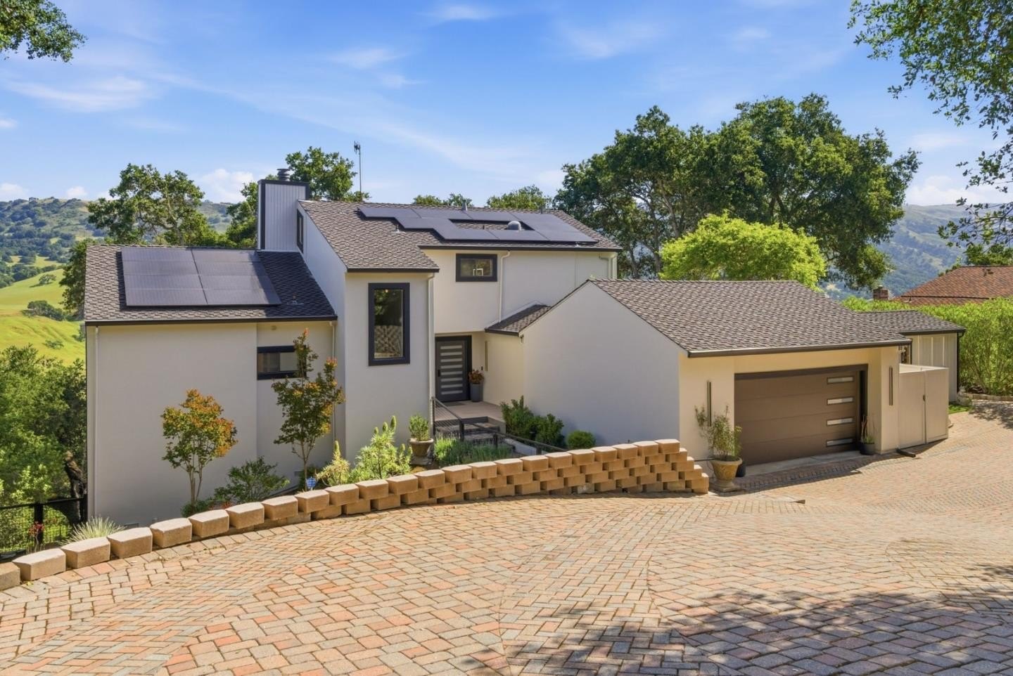Single Family 4BR 5BA - 17770 Holiday DR, Morgan Hill, CA