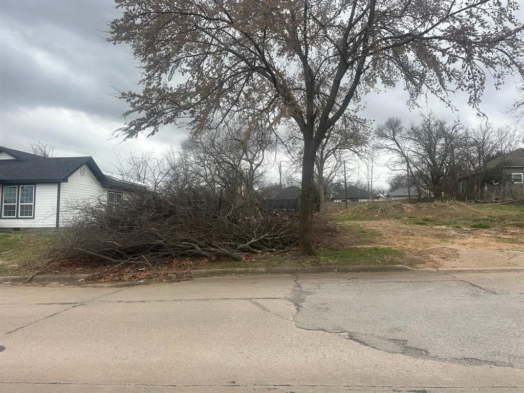 Plots and Land - 820 W Shepherd Street, Denison, TX
