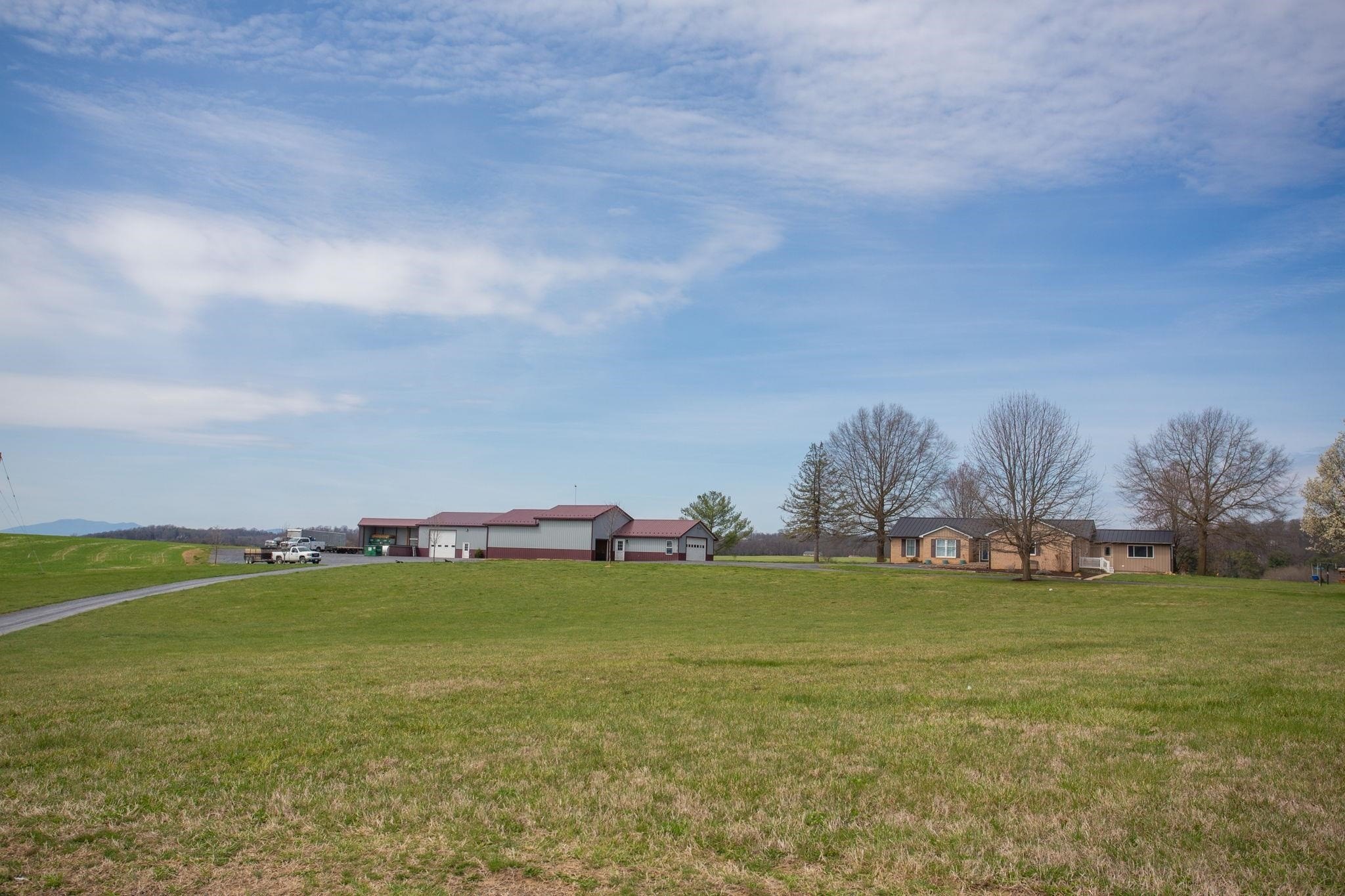 Single Family 3BR 2BA - 5260 E TIMBER RIDGE RD, MOUNT CRAWFORD, VA