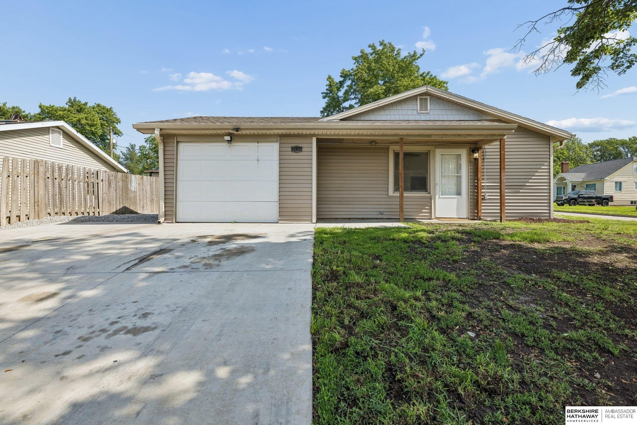 Single Family 3BR 1BA - 1544 Burnham Street, Lincoln, NE