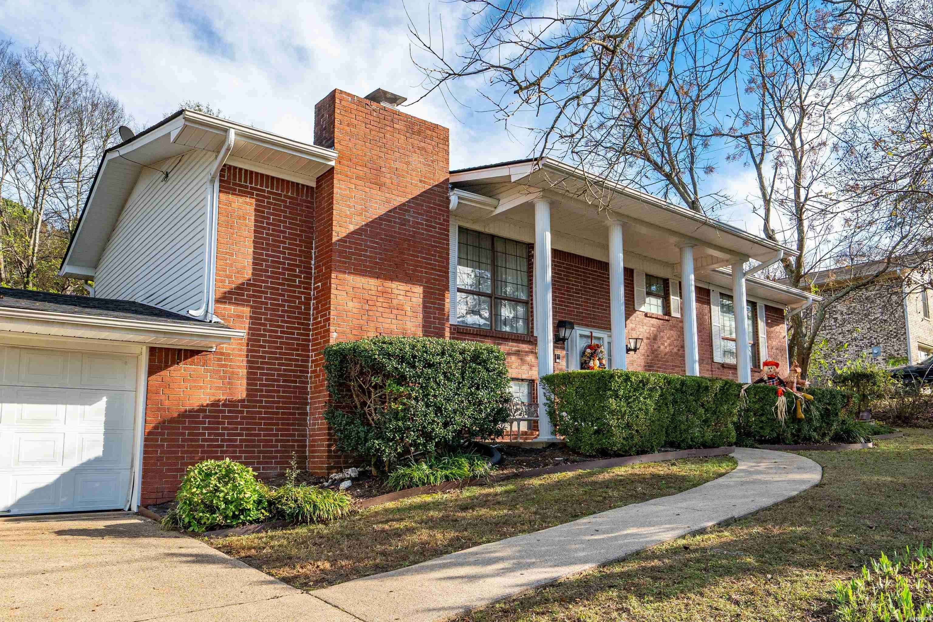 Single Family 4BR 3BA - 115 VILLAGE Road, Hot Springs, AR