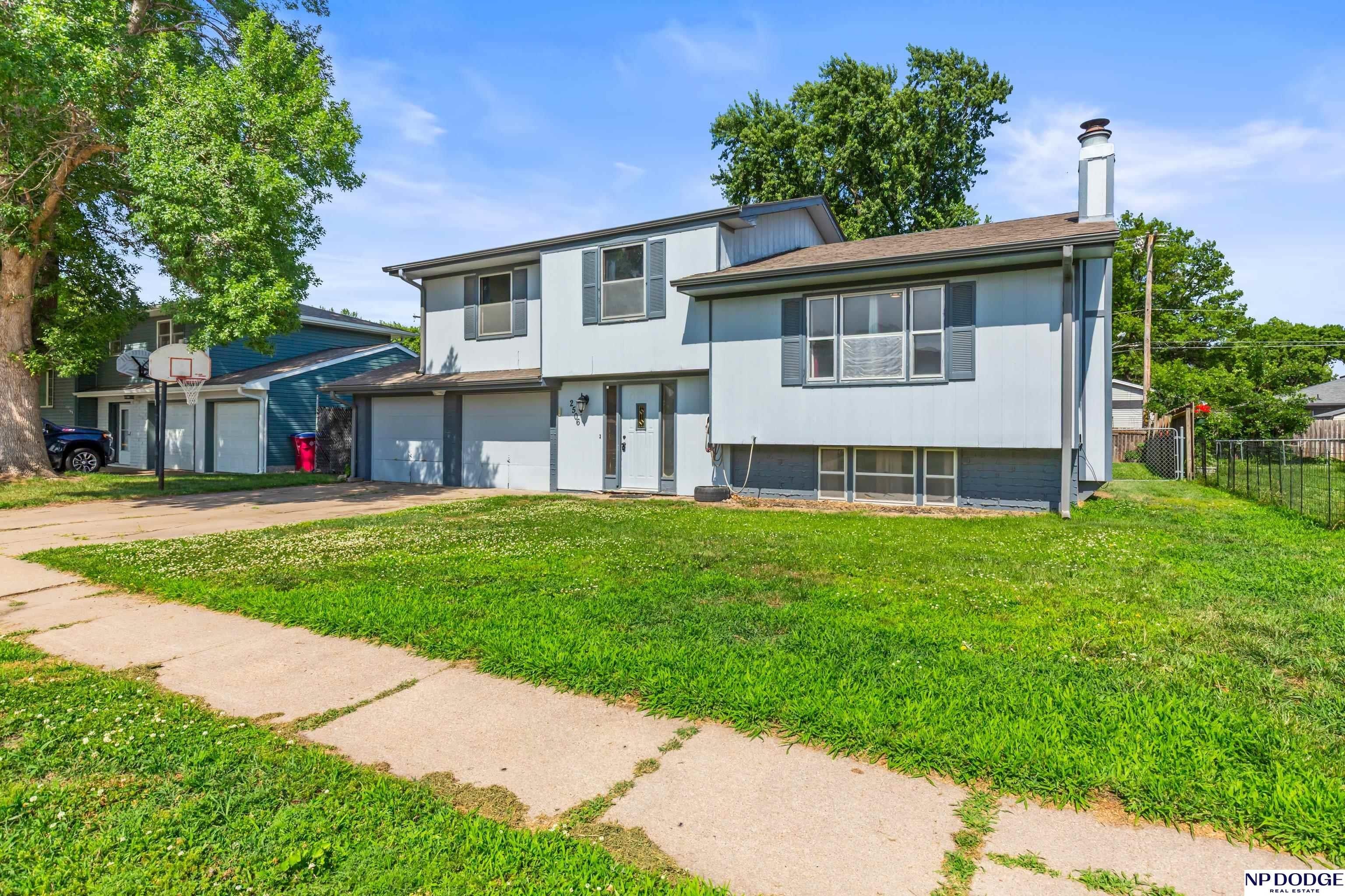 Single Family 4BR 3BA - 2506 N Wyoming Avenue, Fremont, NE