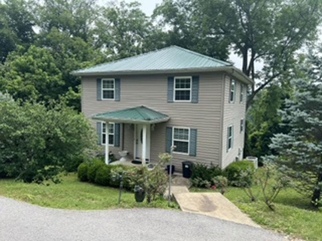 Single Family 3BR 5BA - 275 Peach Orchard Dr, Pikeville, KY