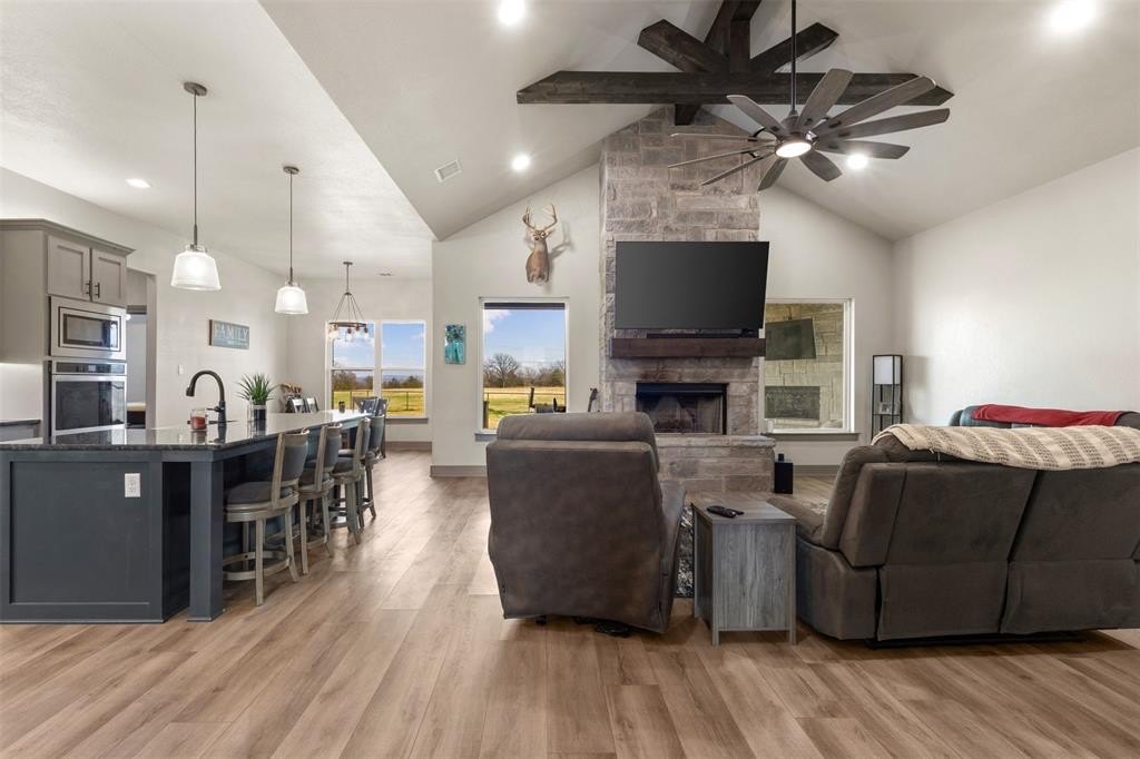 Single Family 3BR 3BA - 170 Rolling Hills Boulevard, Alvord, TX